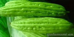 夏日吃瓜图画简介,一幅描绘清凉时光的吃瓜图画